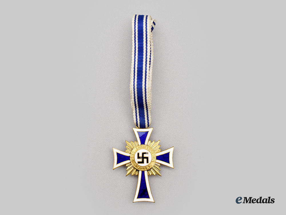 germany,_third_reich._an_honour_cross_of_the_german_mother,_gold_grade_with_case,_by_heinrich_wander_l22_mnc7387_550