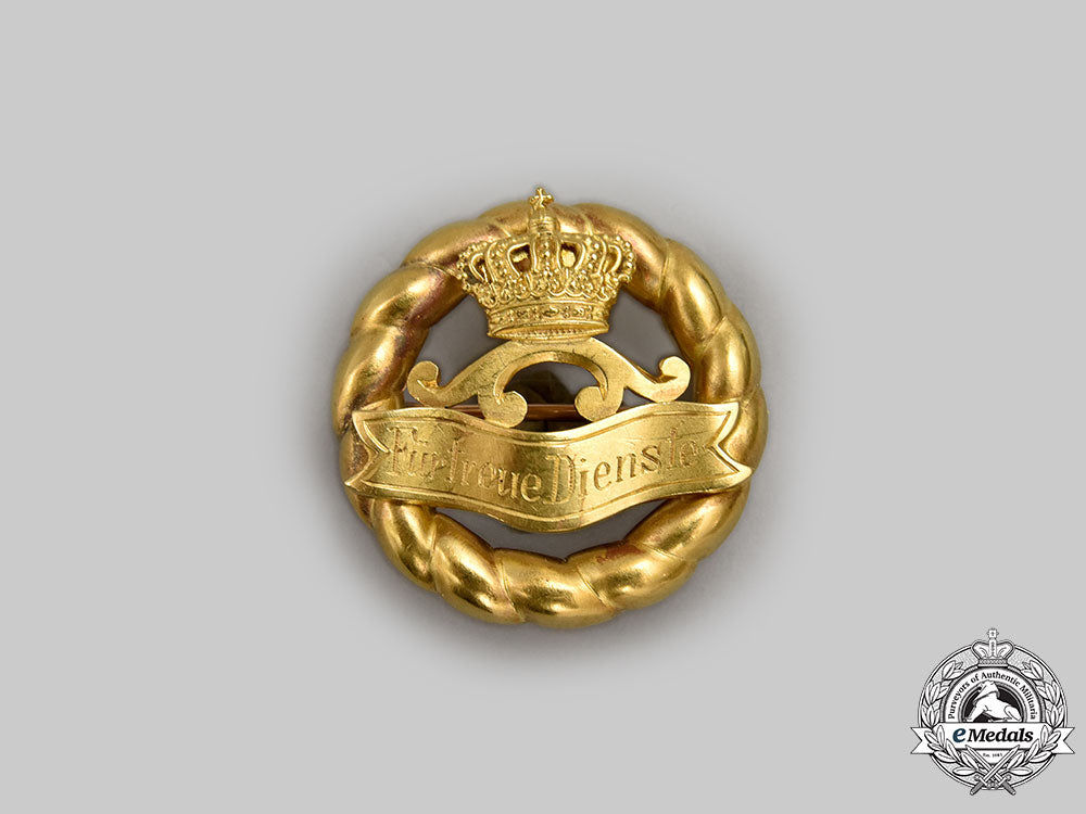 germany,_imperial._a_queen_augusta_victoria_gratitude_badge_in_gold,_with_case,_by_h.j._wilm_l22_mnc7463_408_1_1_1