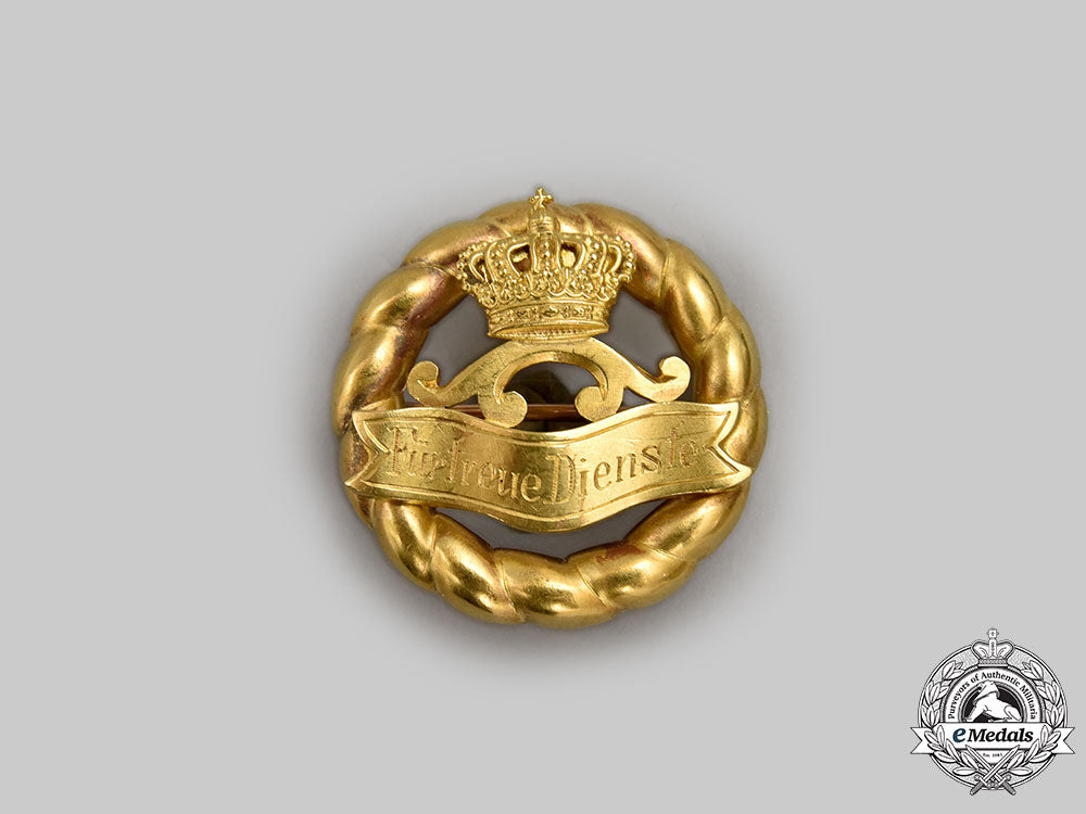 germany,_imperial._a_queen_augusta_victoria_gratitude_badge_in_gold,_with_case,_by_h.j._wilm_l22_mnc7463_408_1_1_1