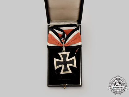 germany,_federal_republic._a_knight’s_cross_of_the_iron_cross,_high-_quality_veteran’s_piece_with_case,_by_steinhauer&_lück_l22_mnc7463_812_1