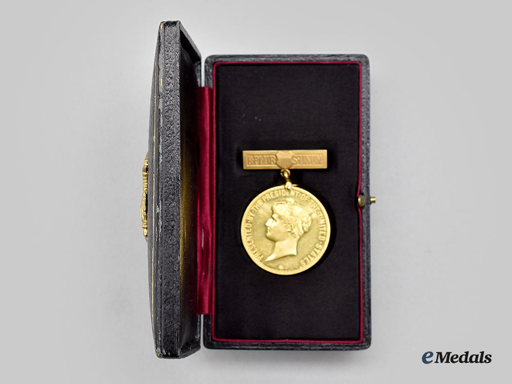 united_states._a_presidential_gold_lifesaving_medal,_german_steamship_general_osorio1931_l22_mnc7469_749