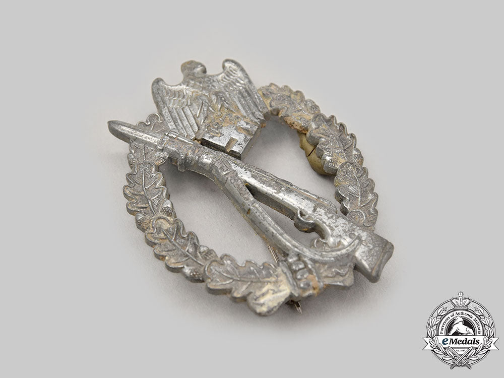germany,_wehrmacht._an_infantry_assault_badge,_silver_grade,_by_metall&_kunststoff_l22_mnc7476_822_1