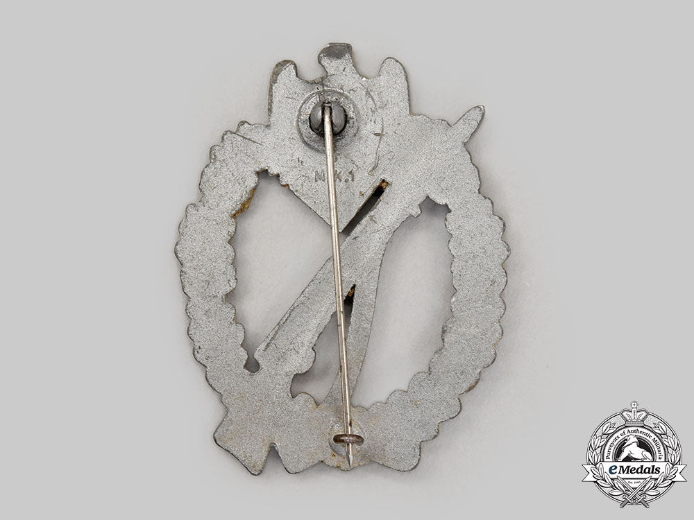 germany,_wehrmacht._an_infantry_assault_badge,_silver_grade,_by_metall&_kunststoff_l22_mnc7477_821_1