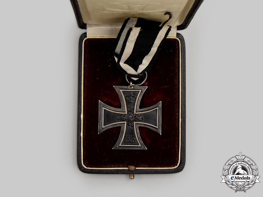 germany,_imperial._a1914_iron_cross_ii_class,_with_case_l22_mnc7479_414_1