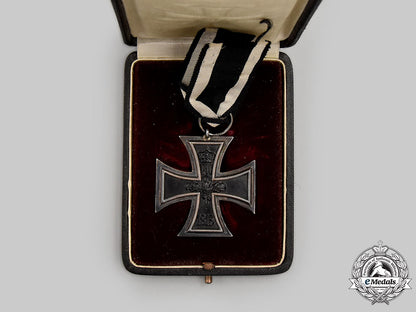 germany,_imperial._a1914_iron_cross_ii_class,_with_case_l22_mnc7479_414_1