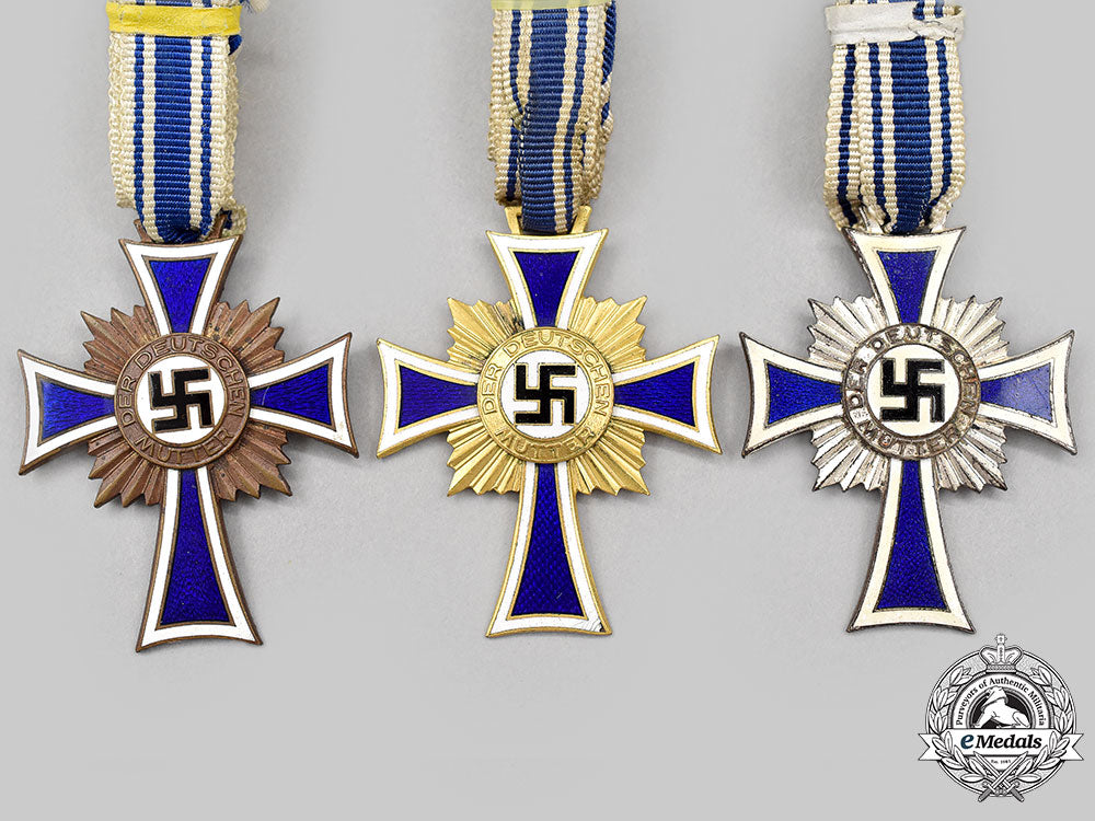 germany,_third_reich._a_lot_of_honour_crosses_of_the_german_mother,_all_grades,_with_miniatures_l22_mnc7482_588