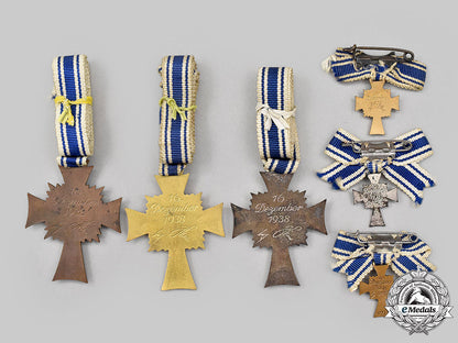 germany,_third_reich._a_lot_of_honour_crosses_of_the_german_mother,_all_grades,_with_miniatures_l22_mnc7483_589