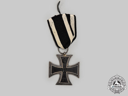 germany,_imperial._a1914_iron_cross_ii_class,_with_case_l22_mnc7484_416_1