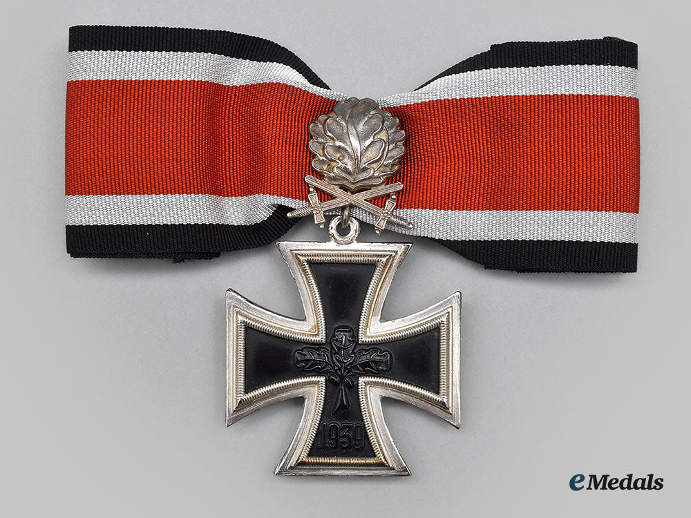 germany,_federal_republic._a_knight’s_cross_of_the_iron_cross_with_oak_leaves,_swords,_and_case,1957_version_in_silver_l22_mnc7574_351
