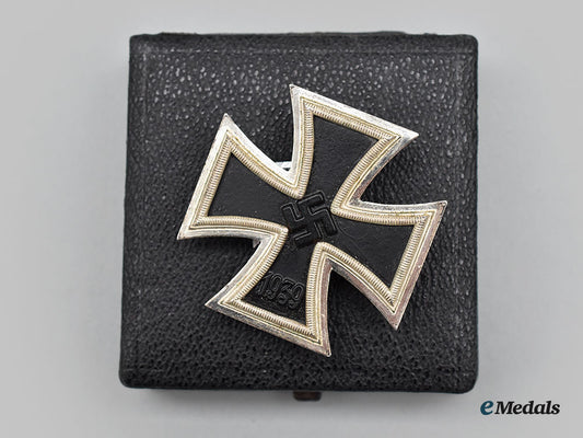 germany,_wehrmacht._a_mint1939_iron_cross_i_class,_with_case,_by_b.h._mayer_l22_mnc7591_359
