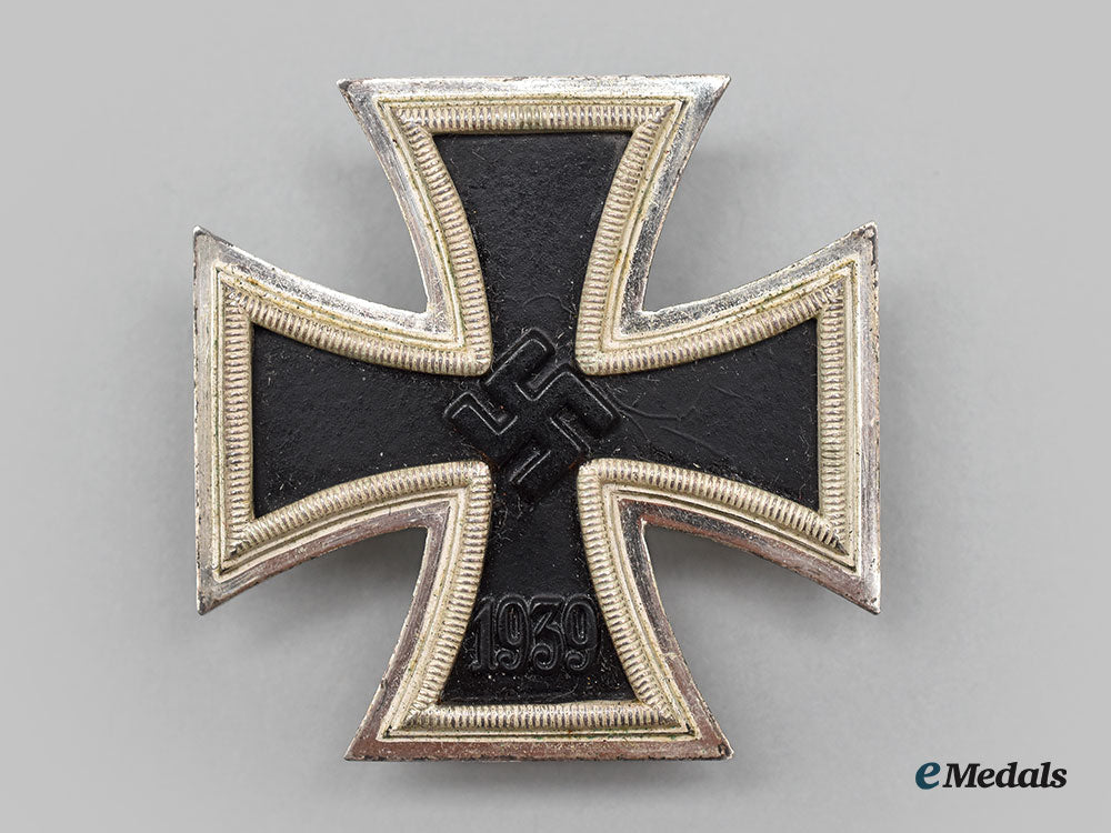 germany,_wehrmacht._a_mint1939_iron_cross_i_class,_with_case,_by_b.h._mayer_l22_mnc7592_360