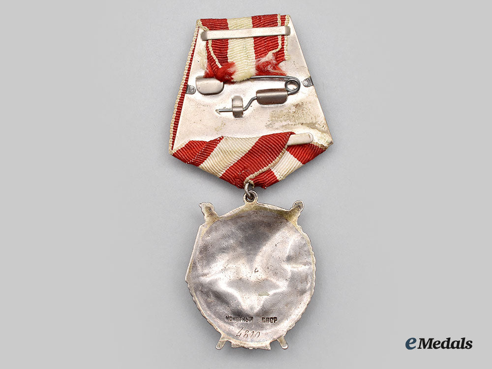 russia,_soviet_union._an_order_of_the_red_banner,_second_award,_type_iii_l22_mnc7599_944