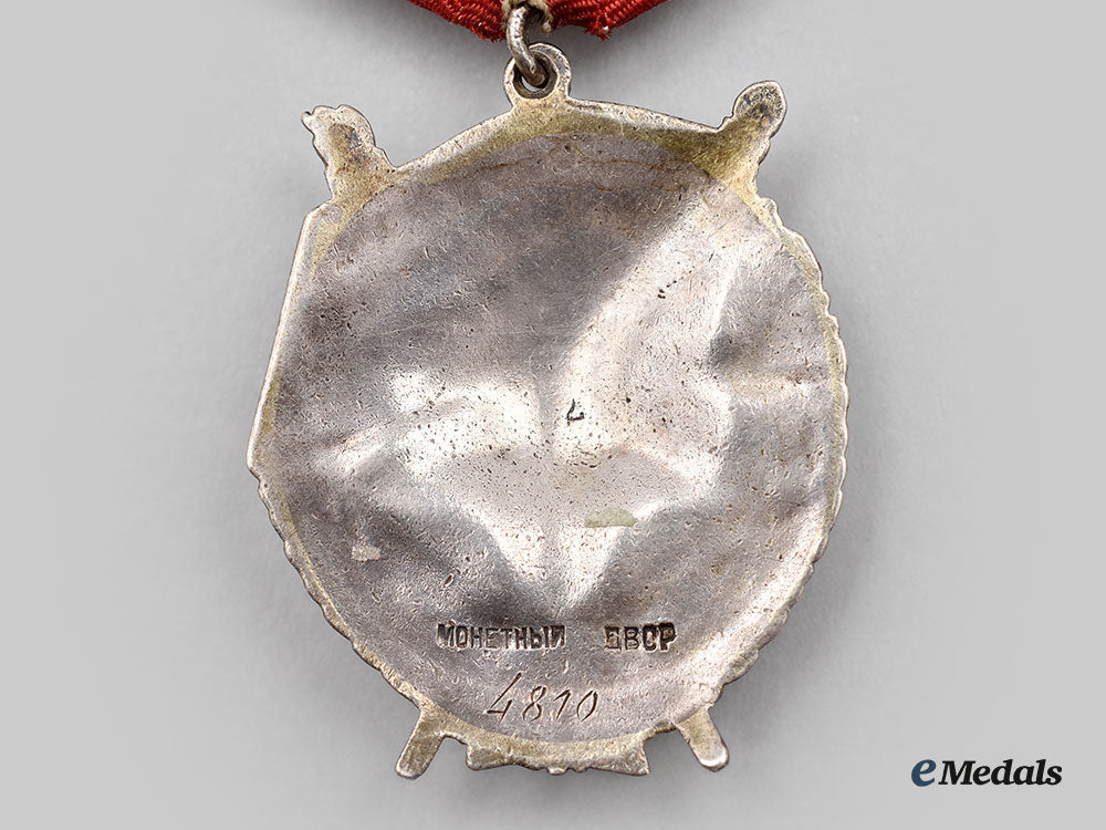 russia,_soviet_union._an_order_of_the_red_banner,_second_award,_type_iii_l22_mnc7600_945