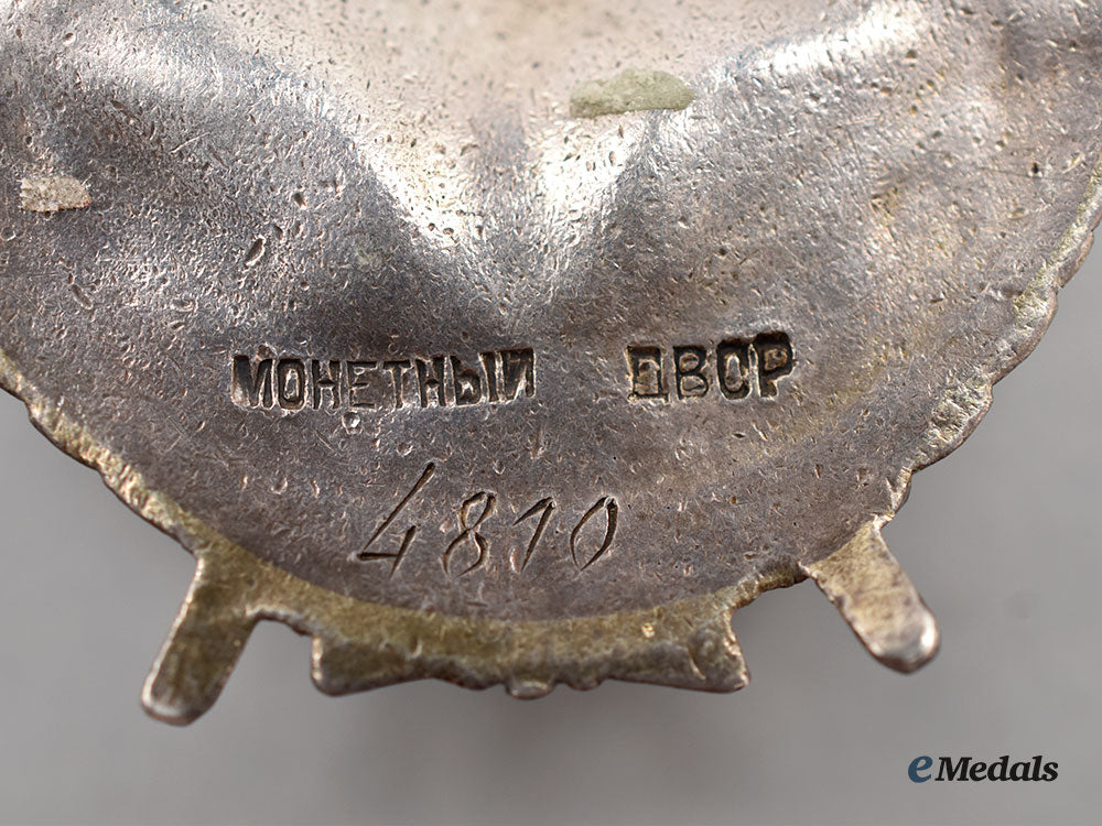 russia,_soviet_union._an_order_of_the_red_banner,_second_award,_type_iii_l22_mnc7601_946