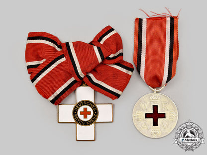 germany._a_pair_of_german_red_cross_decorations_l22_mnc7617_959