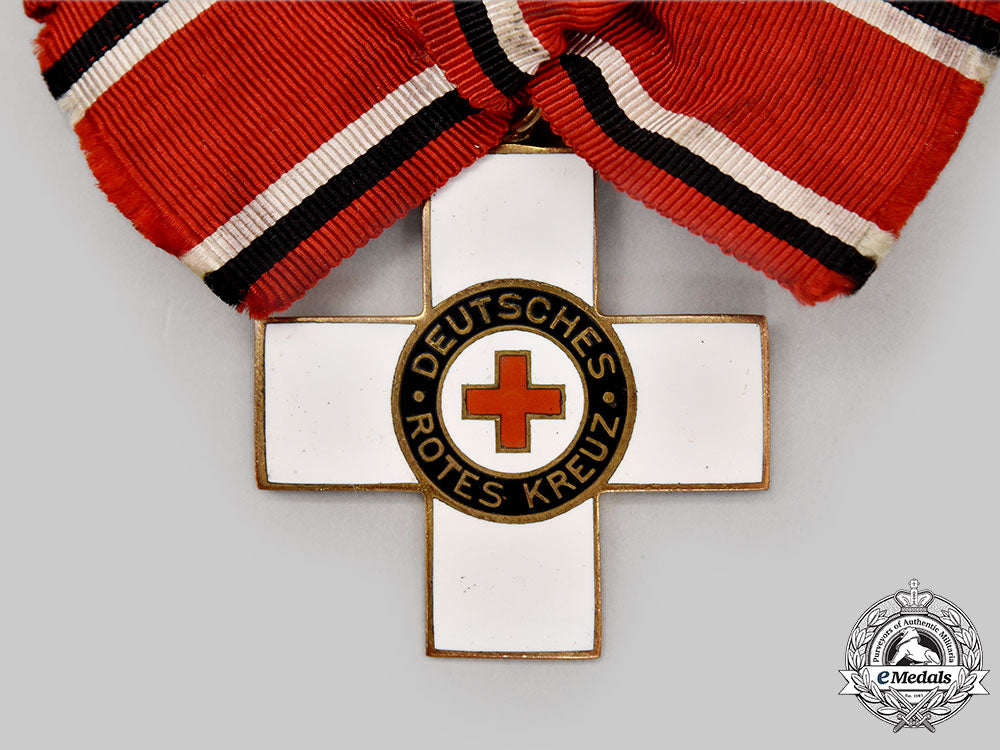 germany._a_pair_of_german_red_cross_decorations_l22_mnc7621_961