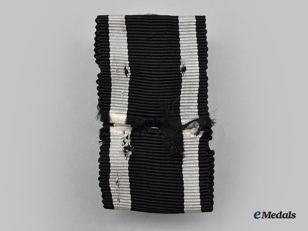 germany,_wehrmacht._a1939_clasp_to_the_iron_cross_ii_class,_type_ii,_by_b.h._mayer_l22_mnc7704_392