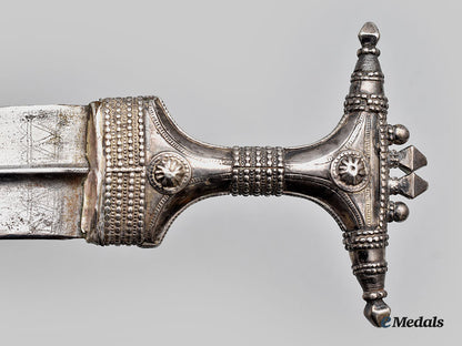 yemen._an_ornate_silver_yemeni_jambiya_l22_mnc7726_005_1