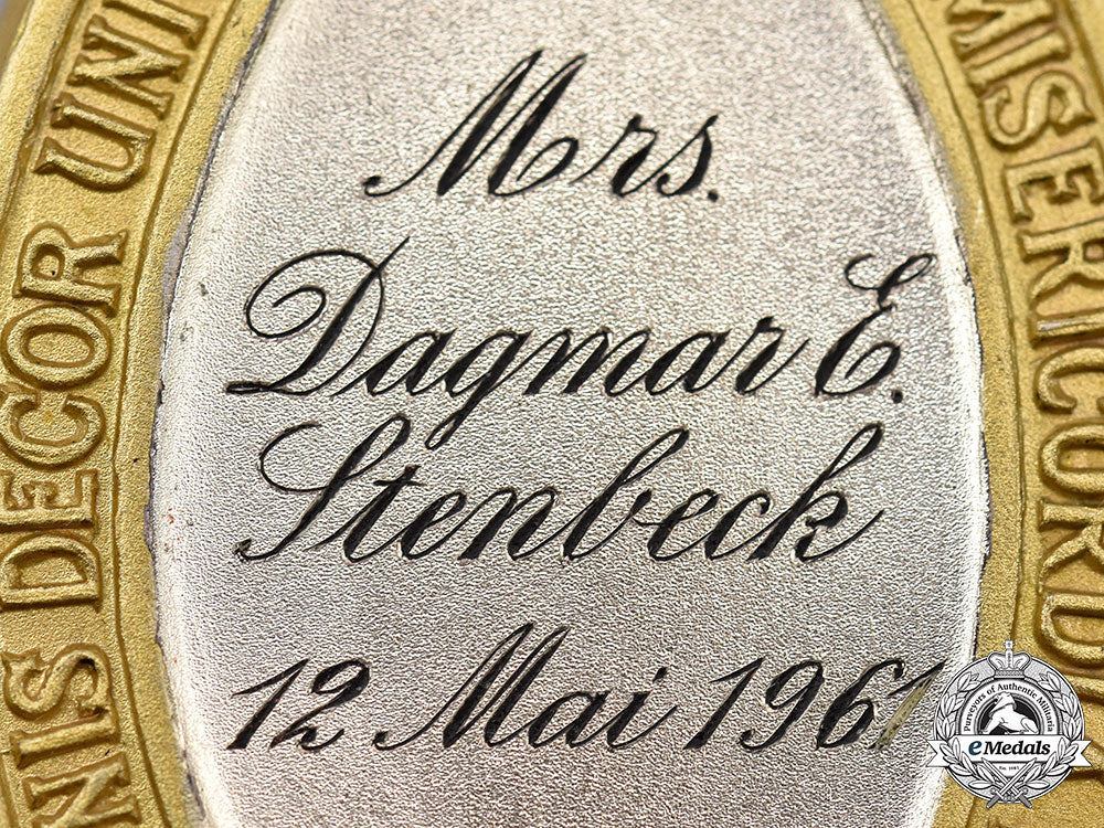 international._a_florence_nightingale_medal,_to_emma_dagmar_stenbeck1961_l22_mnc7781_023