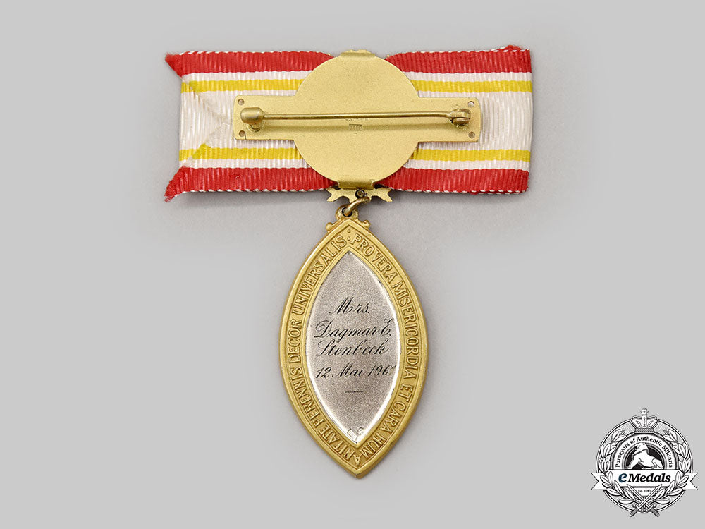 international._a_florence_nightingale_medal,_to_emma_dagmar_stenbeck1961_l22_mnc7782_020