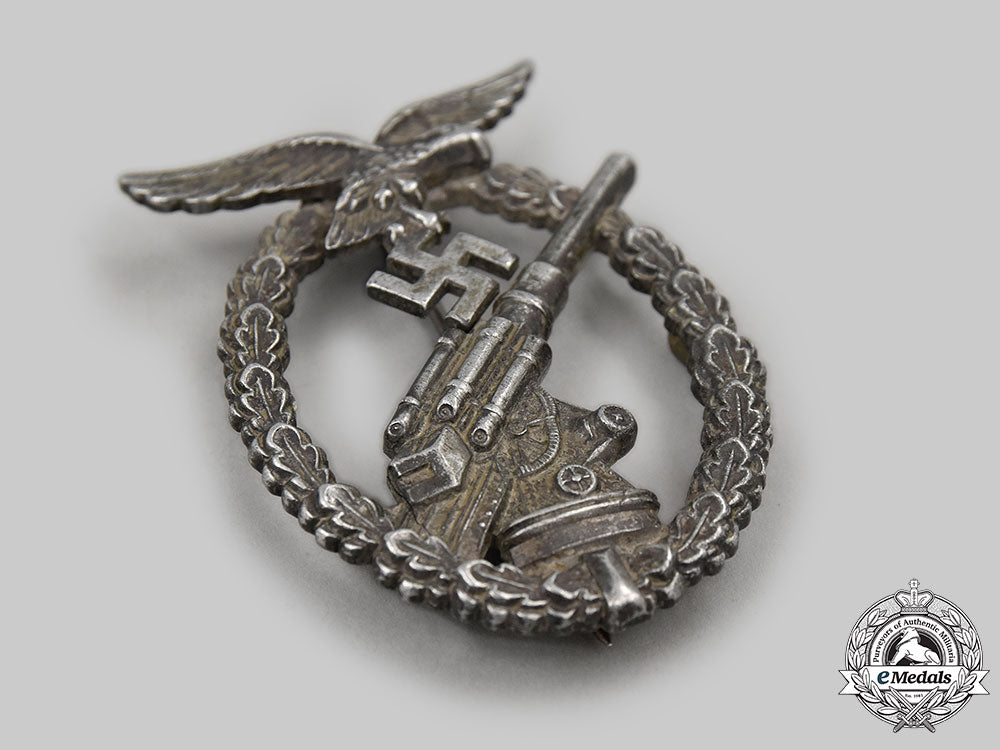 germany,_luftwaffe._a_flak_badge,_by_gebrüder_wegerhoff_l22_mnc7787_464_1