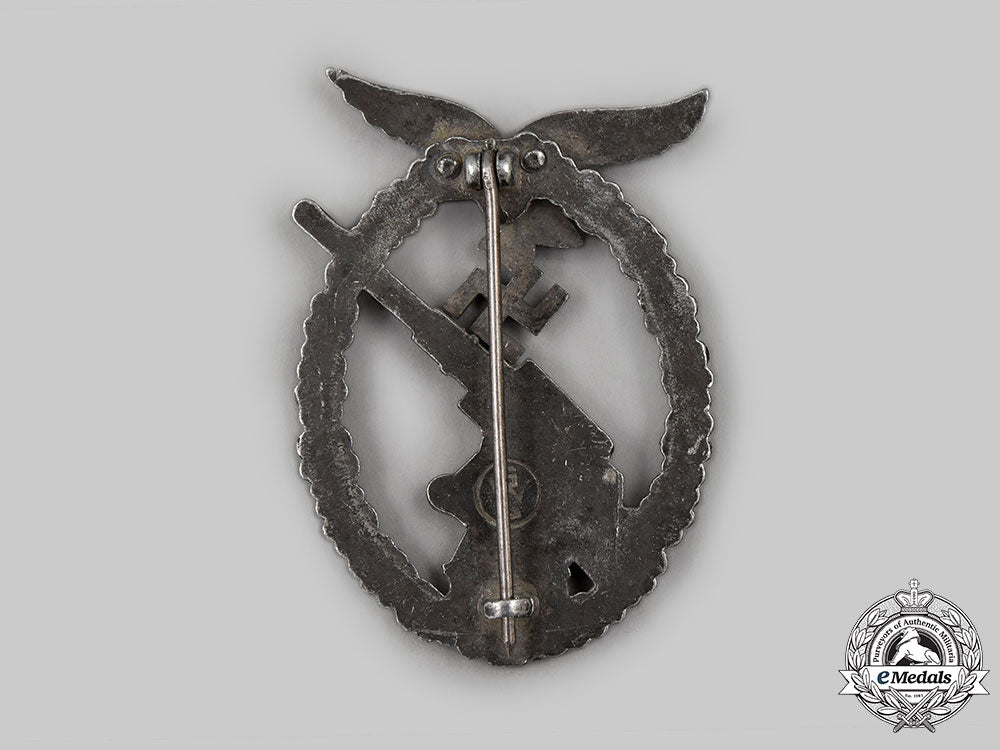 germany,_luftwaffe._a_flak_badge,_by_gebrüder_wegerhoff_l22_mnc7788_465_1