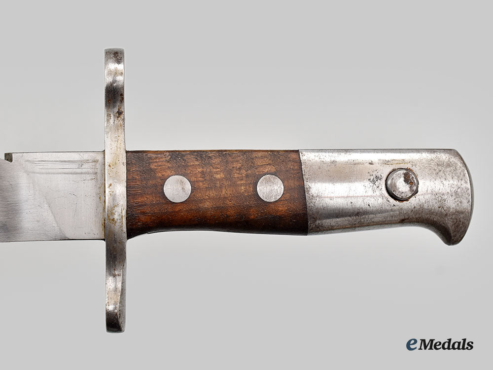 switzerland,_confederation._an_army_m1914_long_sawback_bayonet_l22_mnc7789_037