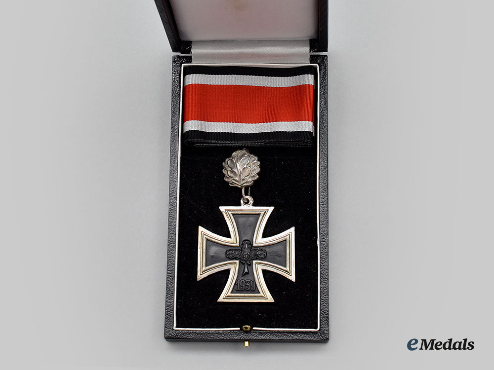germany,_federal_republic._a_knight’s_cross_of_the_iron_cross,_with_oak_leaves_and_case,1957_version_in_silver_l22_mnc7791_423
