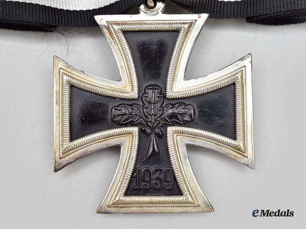 germany,_federal_republic._a_knight’s_cross_of_the_iron_cross,_with_oak_leaves_and_case,1957_version_in_silver_l22_mnc7795_426