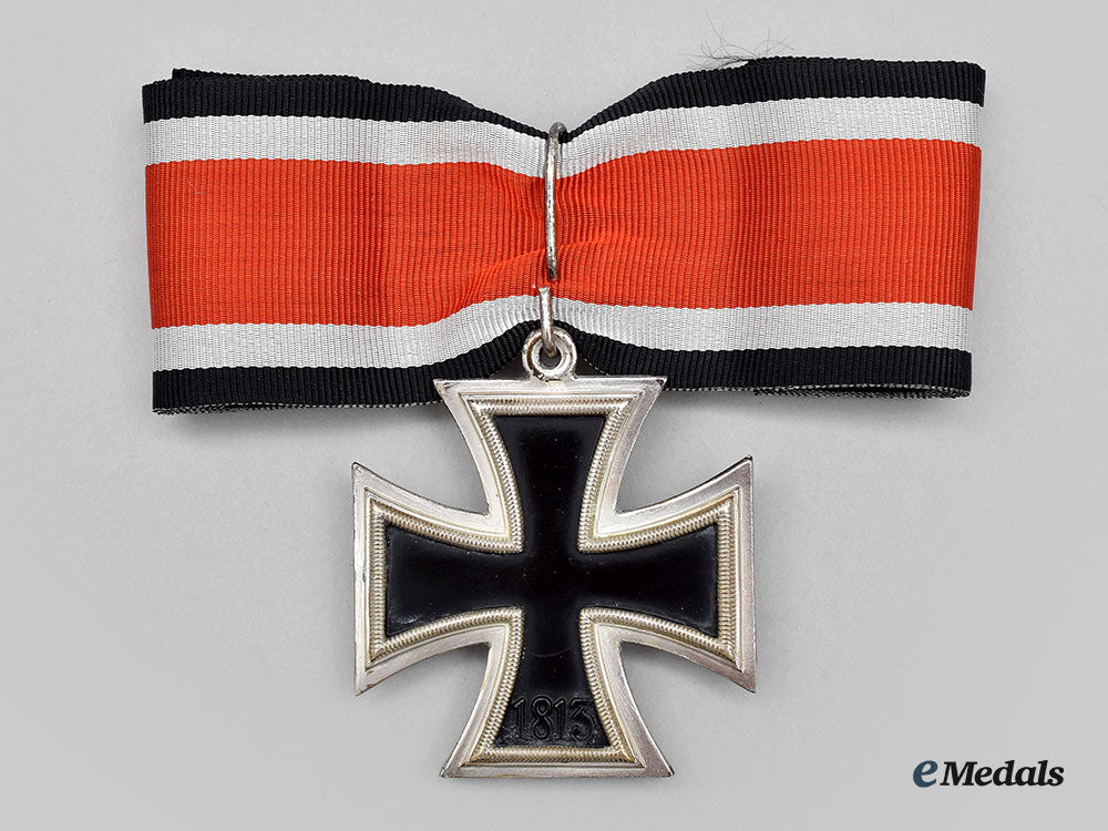 germany,_federal_republic._a_knight’s_cross_of_the_iron_cross,_with_oak_leaves_and_case,1957_version_in_silver_l22_mnc7796_427