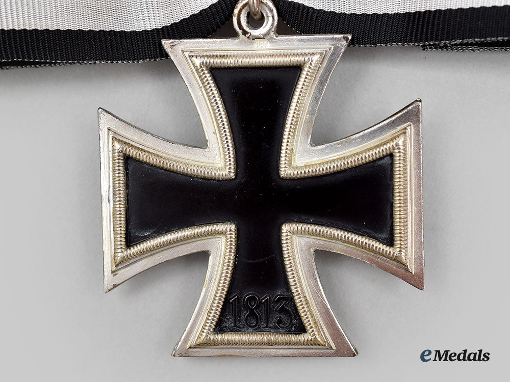 germany,_federal_republic._a_knight’s_cross_of_the_iron_cross,_with_oak_leaves_and_case,1957_version_in_silver_l22_mnc7797_428