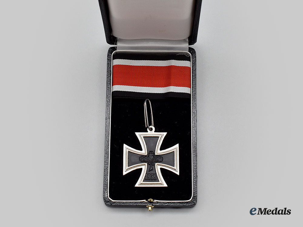 germany,_federal_republic._a_knight’s_cross_of_the_iron_cross,1957_version_with_case_l22_mnc7814_437