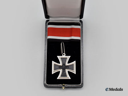 germany,_federal_republic._a_knight’s_cross_of_the_iron_cross,1957_version_with_case_l22_mnc7814_437