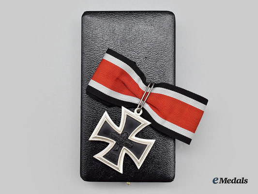 germany,_federal_republic._a_knight’s_cross_of_the_iron_cross,1957_version_with_case_l22_mnc7815_438
