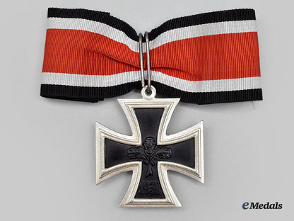 germany,_federal_republic._a_knight’s_cross_of_the_iron_cross,1957_version_with_case_l22_mnc7816_439