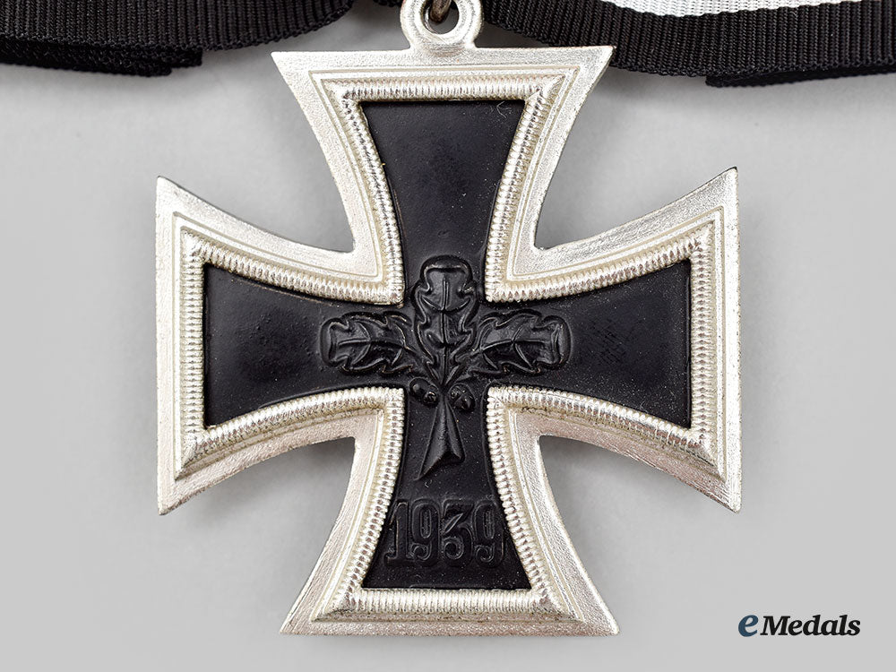 germany,_federal_republic._a_knight’s_cross_of_the_iron_cross,1957_version_with_case_l22_mnc7817_440