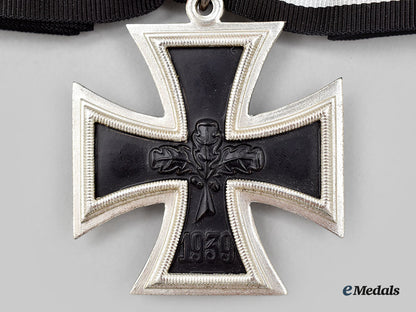 germany,_federal_republic._a_knight’s_cross_of_the_iron_cross,1957_version_with_case_l22_mnc7817_440