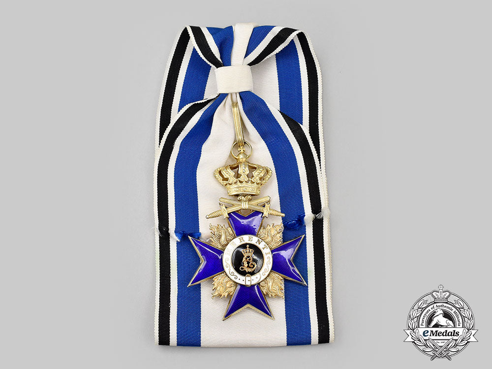 bavaria,_kingdom._an_order_of_military_merit,_i_class_cross_with_swords_and_crown,_by_gebrüder_hemmerle,_c.1918_l22_mnc7917_822_1