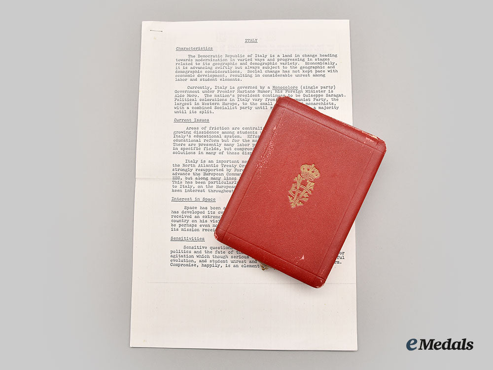 italy,_republic._an_order_of_the_italian_crown,_commander_in_gold,_to_nasa_apollo11_astronaut_buzz_aldrin_l22_mnc7928_122