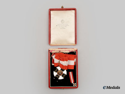 italy,_republic._an_order_of_the_italian_crown,_commander_in_gold,_to_nasa_apollo11_astronaut_buzz_aldrin_l22_mnc7931_124
