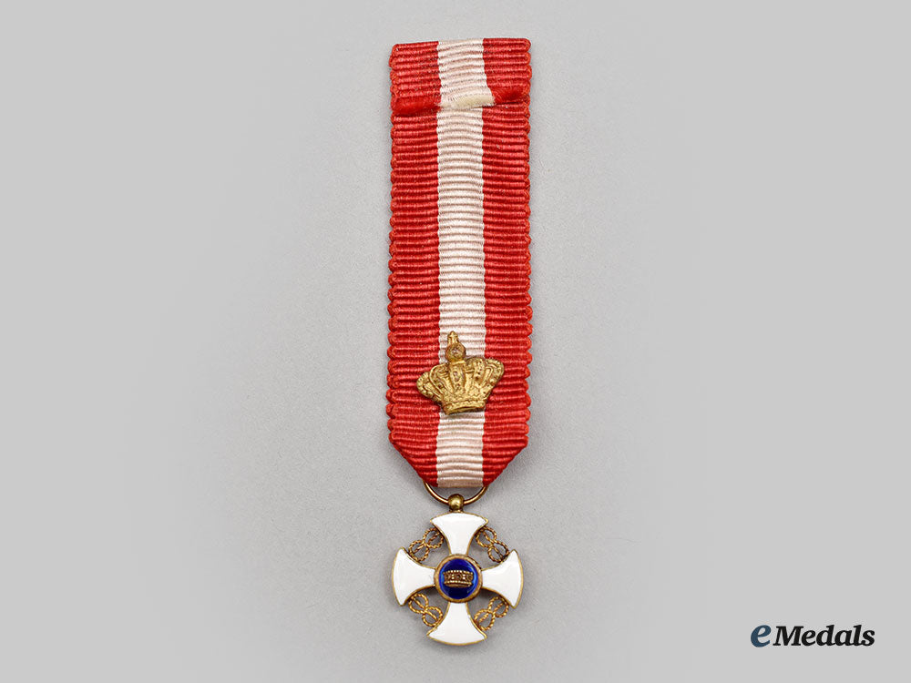 italy,_republic._an_order_of_the_italian_crown,_commander_in_gold,_to_nasa_apollo11_astronaut_buzz_aldrin_l22_mnc7944_132