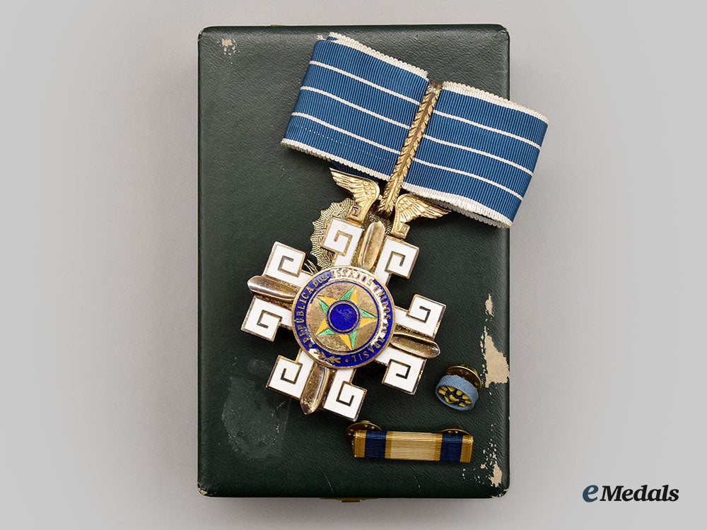 brazil,_kingdom._an_order_of_aeronautical_merit,_commander_to_nasa_apollo11_astronaut_buzz_aldrin_l22_mnc7976_150