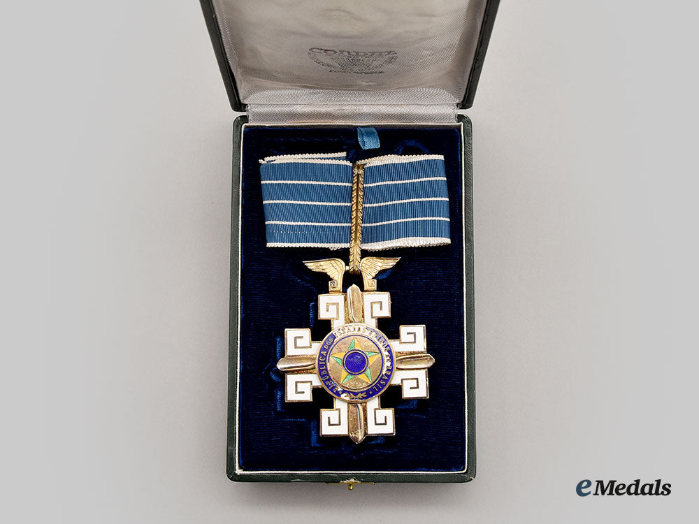 brazil,_kingdom._an_order_of_aeronautical_merit,_commander_to_nasa_apollo11_astronaut_buzz_aldrin_l22_mnc7977_151