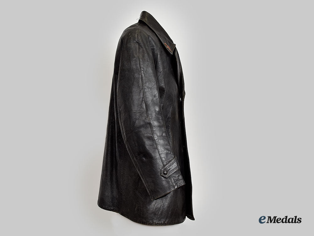 italy,_social_republic._a_rare_armoured_group_leonessa_crewman’s_jacket_and_crash_helmet_l22_mnc8034_599_1