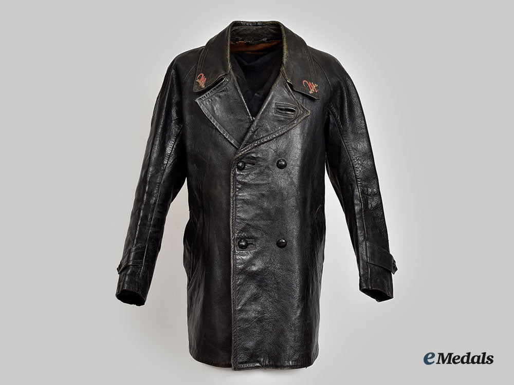 italy,_social_republic._a_rare_armoured_group_leonessa_crewman’s_jacket_and_crash_helmet_l22_mnc8037_600_2_1