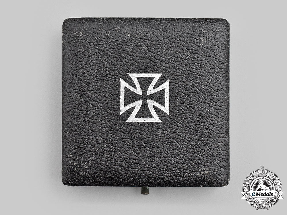 germany,_wehrmacht._a1939_iron_cross_i_class,_with_case,_by_c.f._zimmermann_l22_mnc8038_882_1_1_1