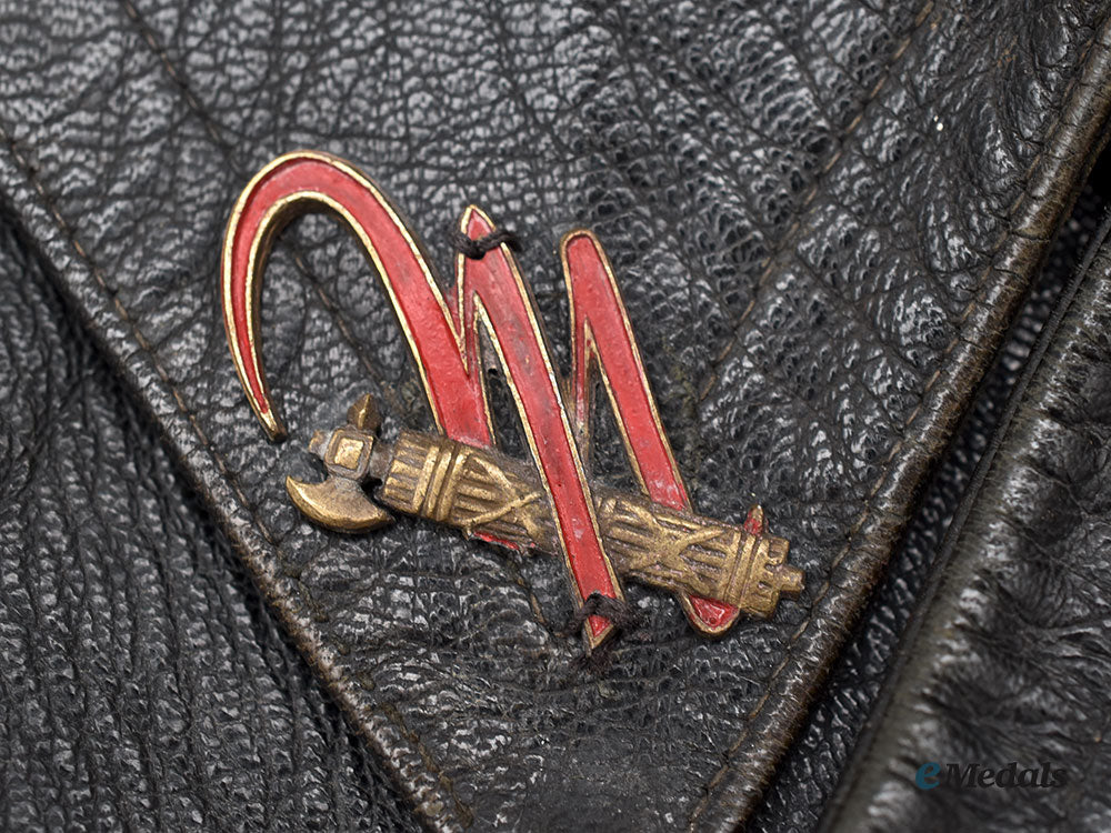 italy,_social_republic._a_rare_armoured_group_leonessa_crewman’s_jacket_and_crash_helmet_l22_mnc8047_604_1