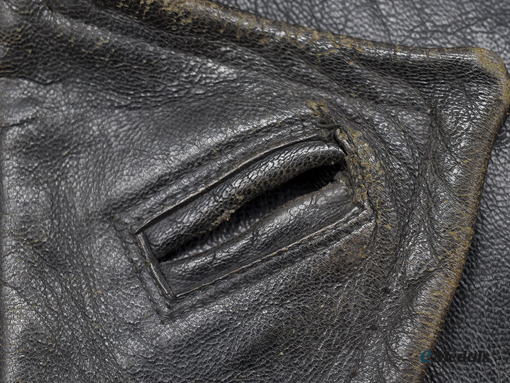 italy,_social_republic._a_rare_armoured_group_leonessa_crewman’s_jacket_and_crash_helmet_l22_mnc8049_606_1