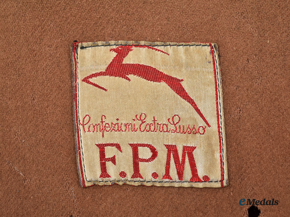 italy,_social_republic._a_rare_armoured_group_leonessa_crewman’s_jacket_and_crash_helmet_l22_mnc8051_608_1