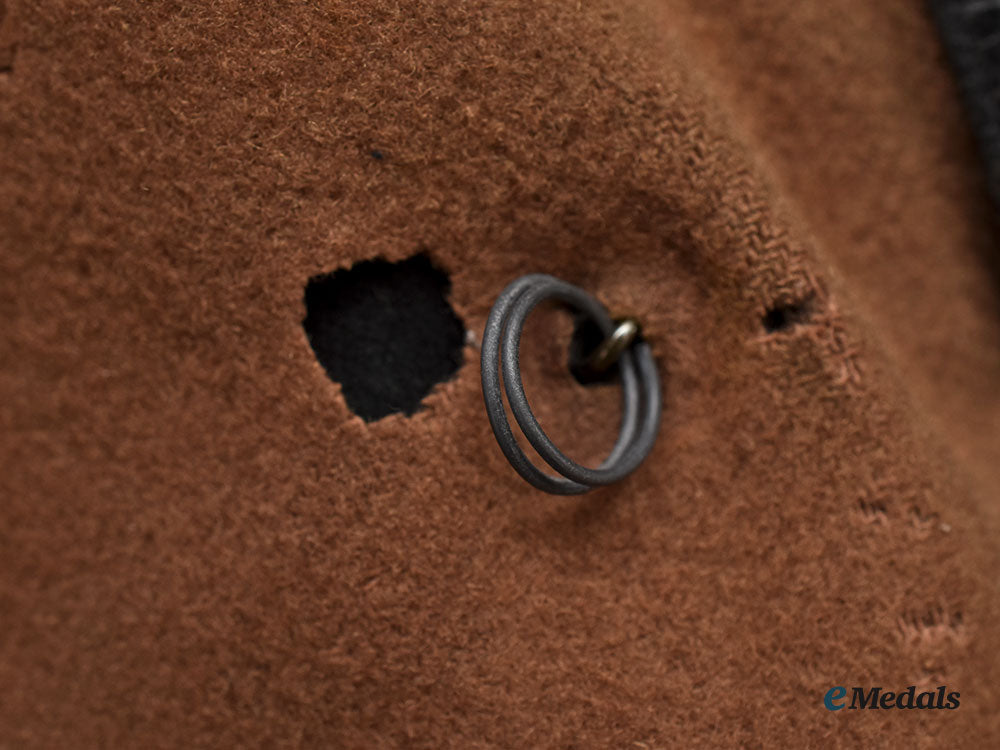 italy,_social_republic._a_rare_armoured_group_leonessa_crewman’s_jacket_and_crash_helmet_l22_mnc8053_610_1